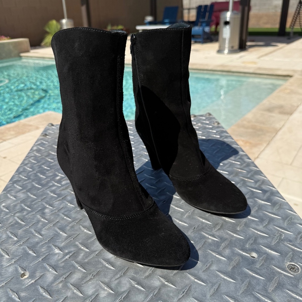 Eric Michaels Black suede boots